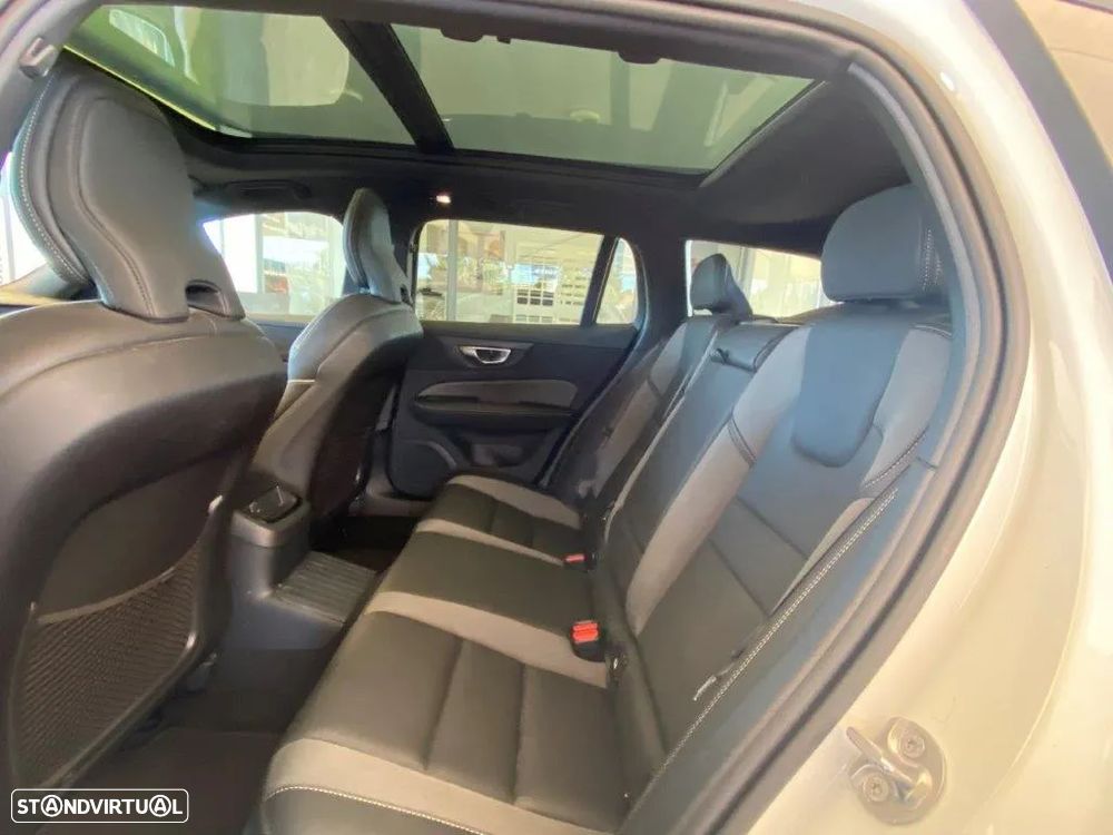 Volvo V60 2.0 T6 AWD TE Plus Dark - 11