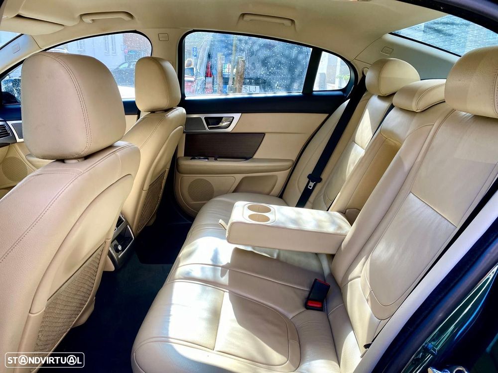Jaguar XF 2.2 D Premium Luxury - 11