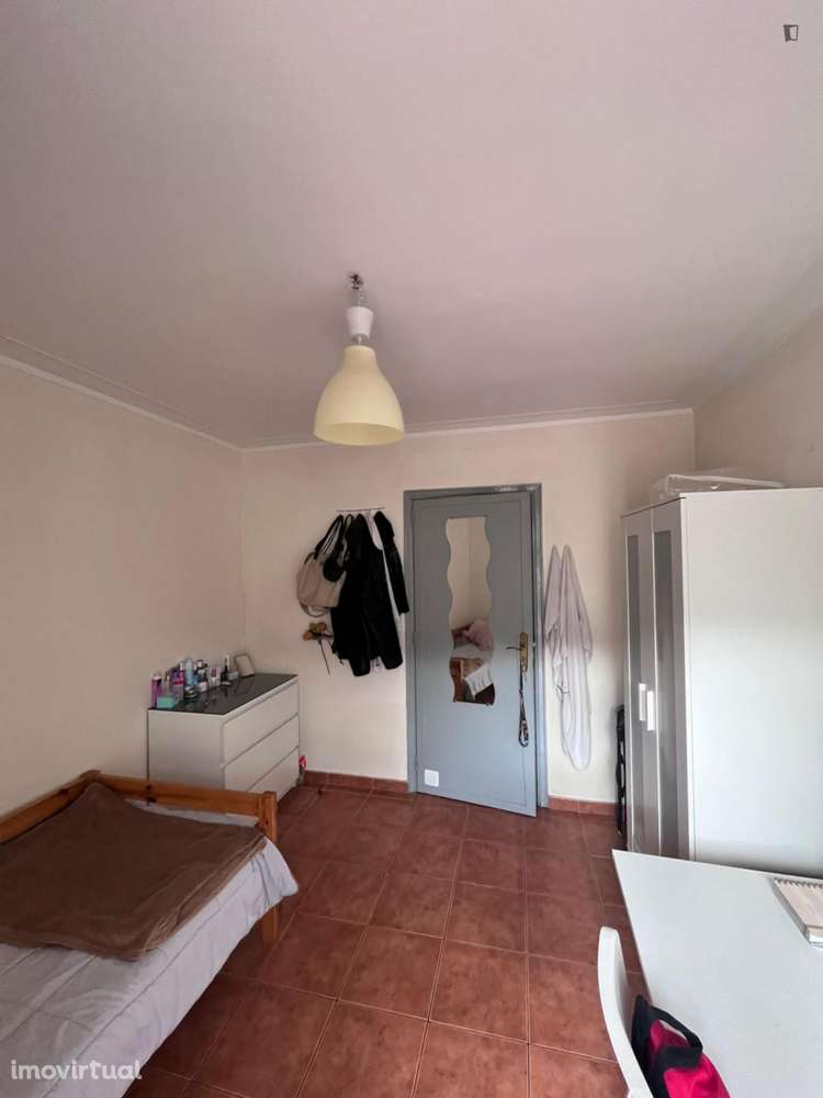 Quarto - localizado em  Coimbra - Grande imagem: 2/8