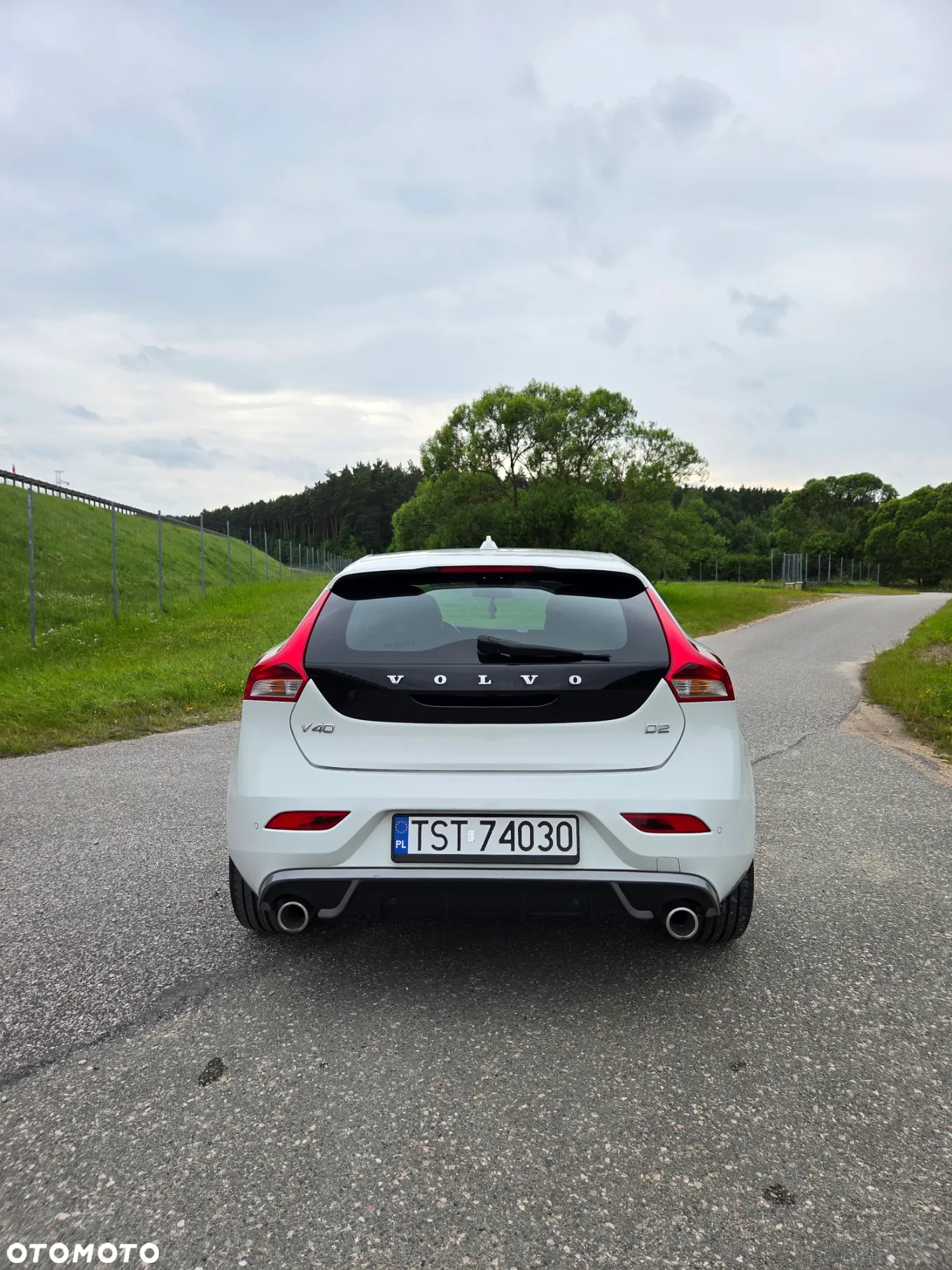 Volvo V40 D2 Drive-E R-Design Momentum - 5