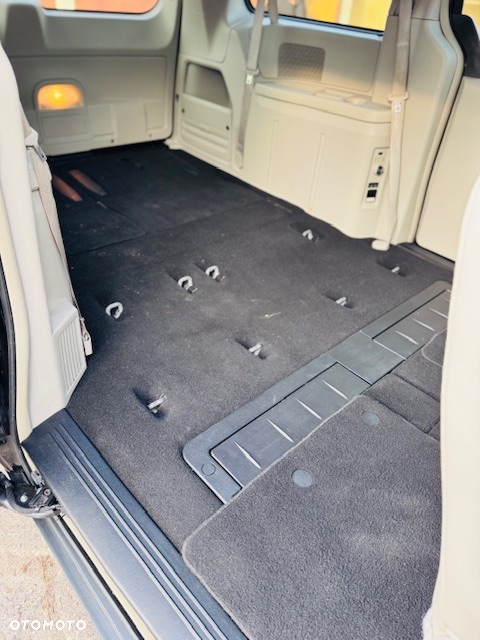 Chrysler Town & Country 3.6 Touring - 28
