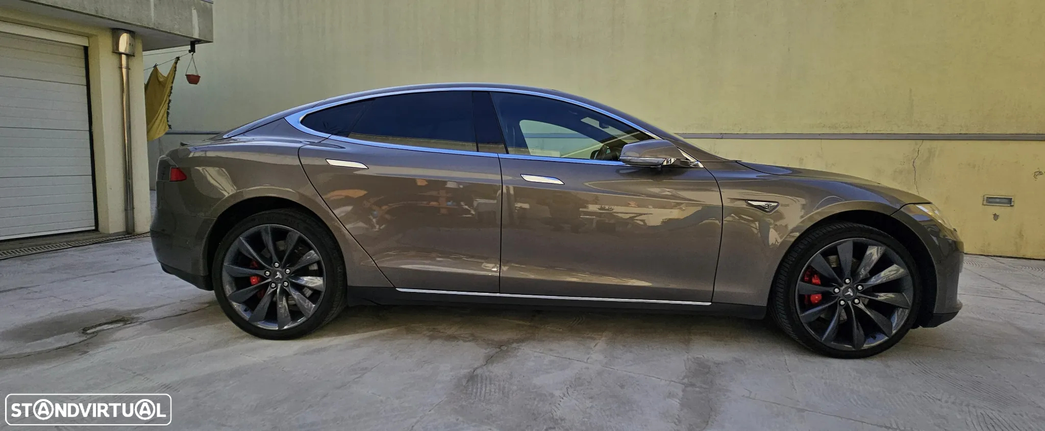 Tesla Model S - 2