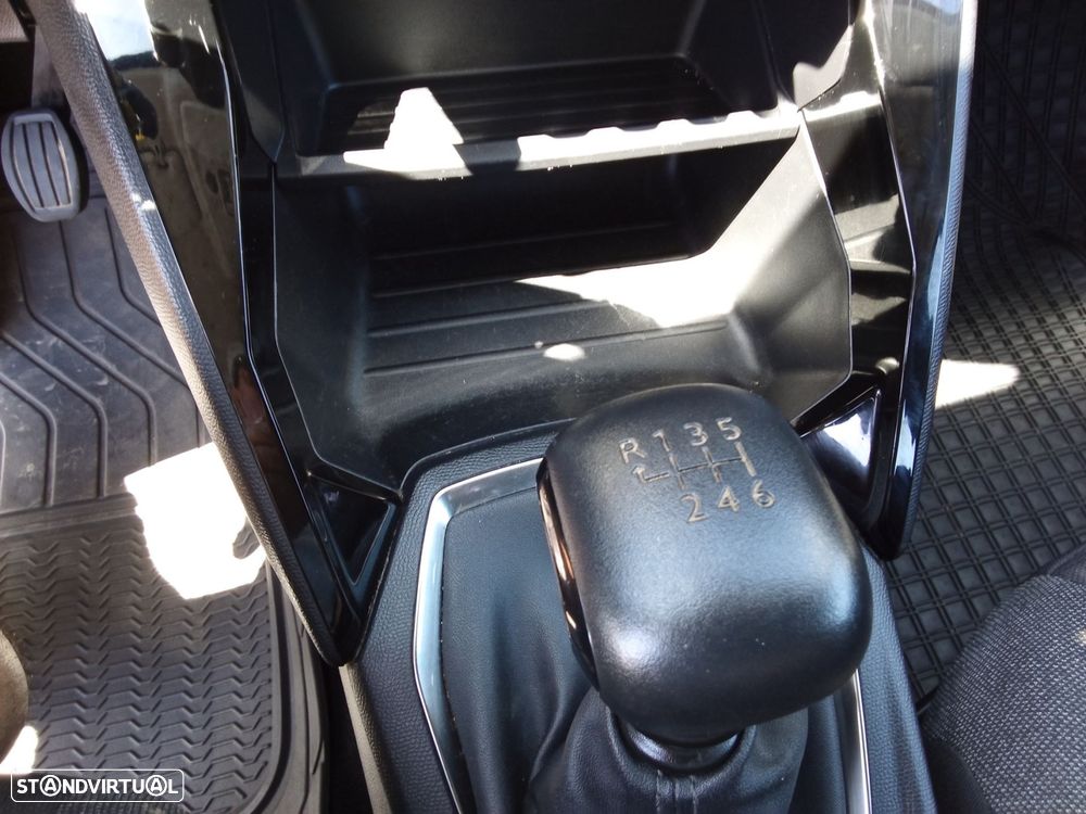 Peugeot 208 1.2 PureTech Active — fotografia 18