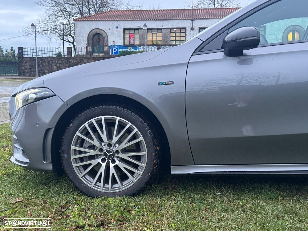 Mercedes-Benz A 250 e AMG Line - 17