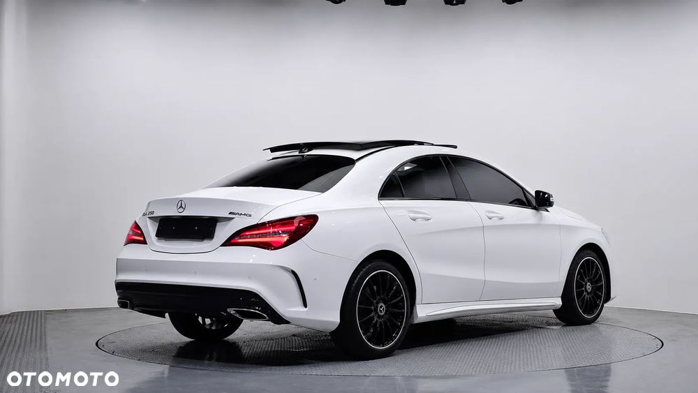 Mercedes-Benz CLA 250 4-Matic AMG Line - 5