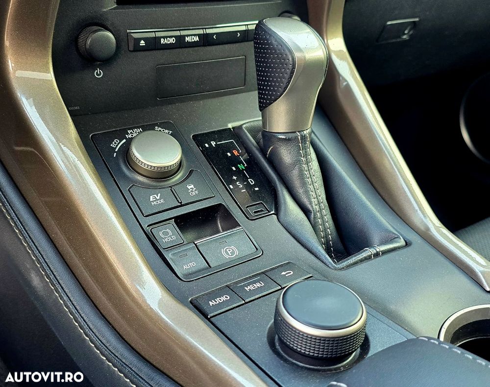 Lexus Seria NX 300h E-FOUR F SPORT - 26