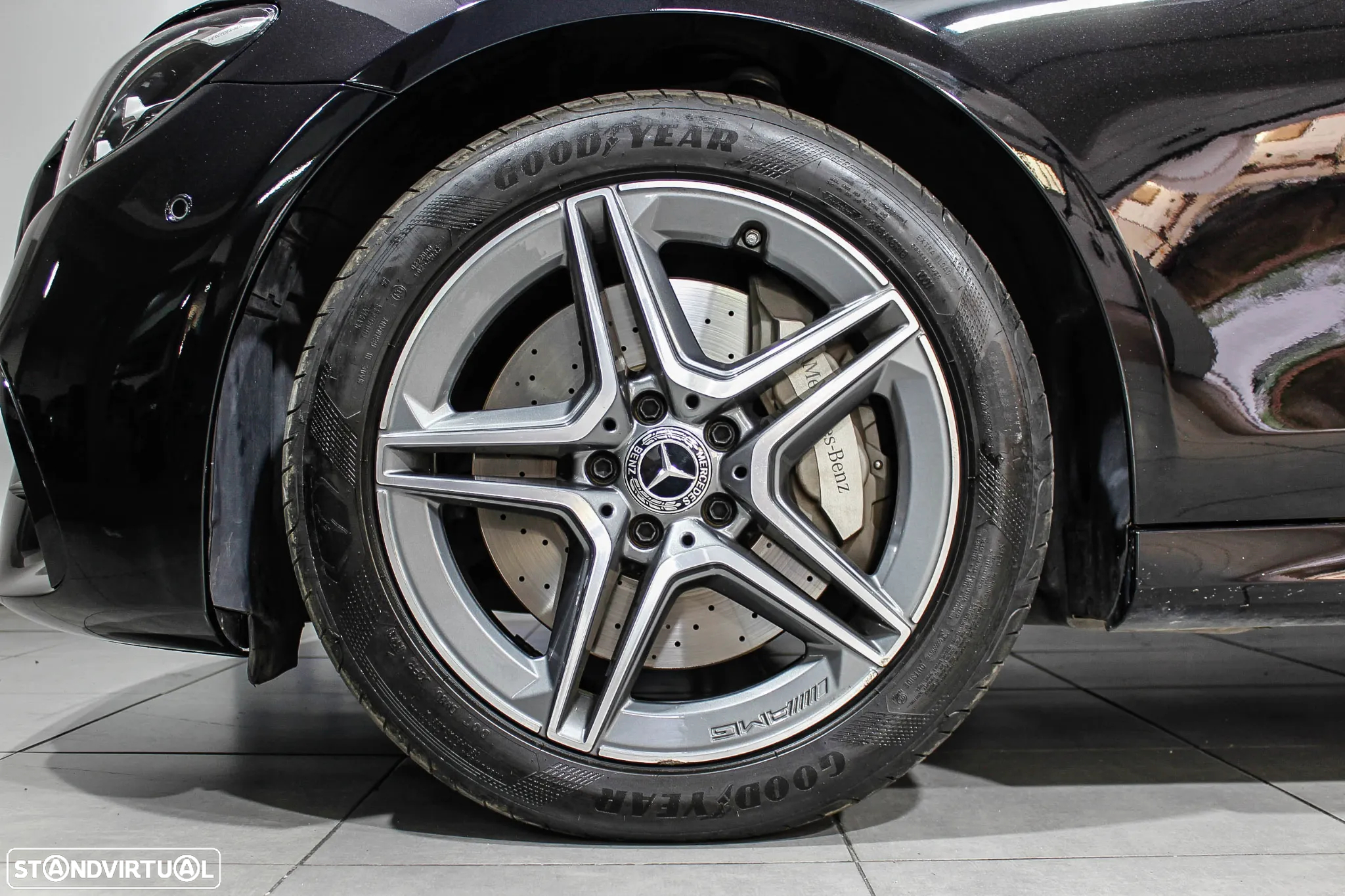 Mercedes-Benz E 300 de AMG Line - 13