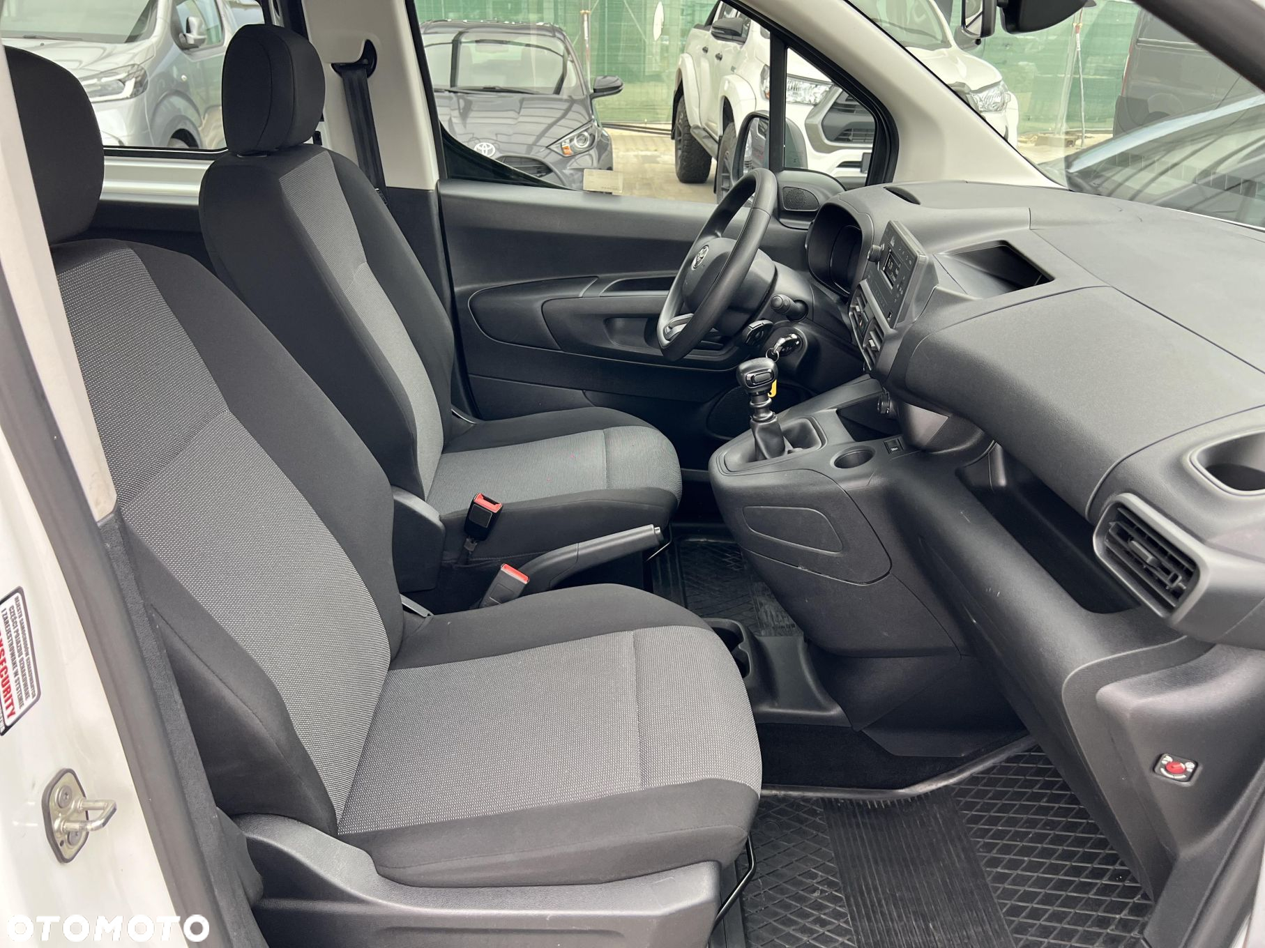 Toyota Proace City Verso 1.2 D-4T Combi - 10