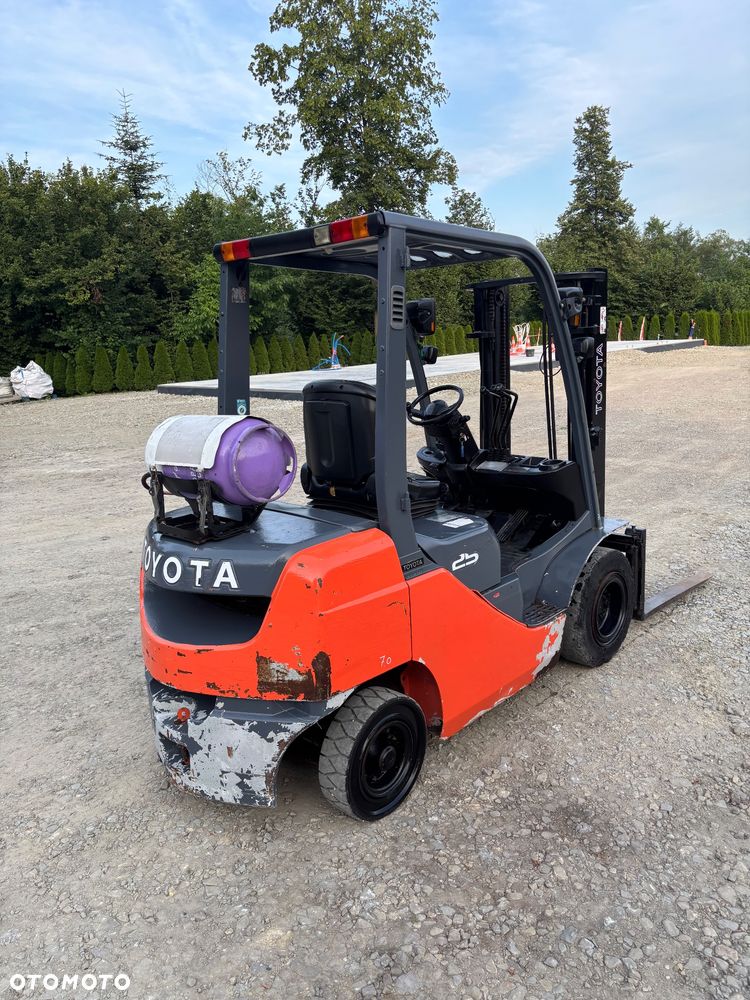 Toyota 8FGF25  2,5t tanio przesuw boczny 24 500 - 5