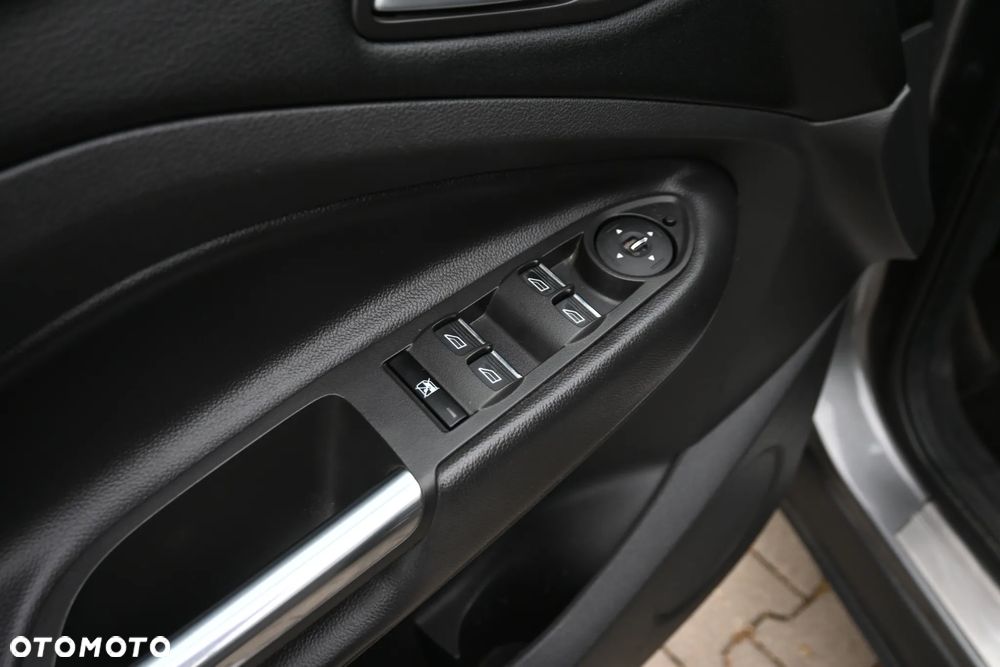 Ford Kuga 2.0 TDCi 4x4 Titanium - 33