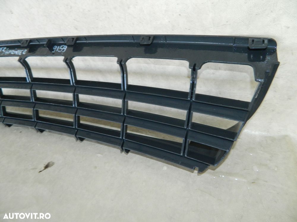 Grila intre proiectoare, VW Crafter  /  Mercedes Sprinter, 2007, 2008, 2009, 2010, 2011, 2012, 2013,  , 2E0807835A  /  9068850153 - 3