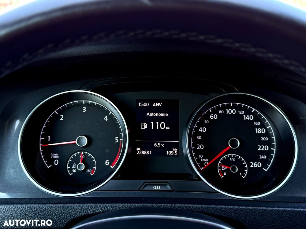 Volkswagen Golf 1.6 TDI Highline - 28