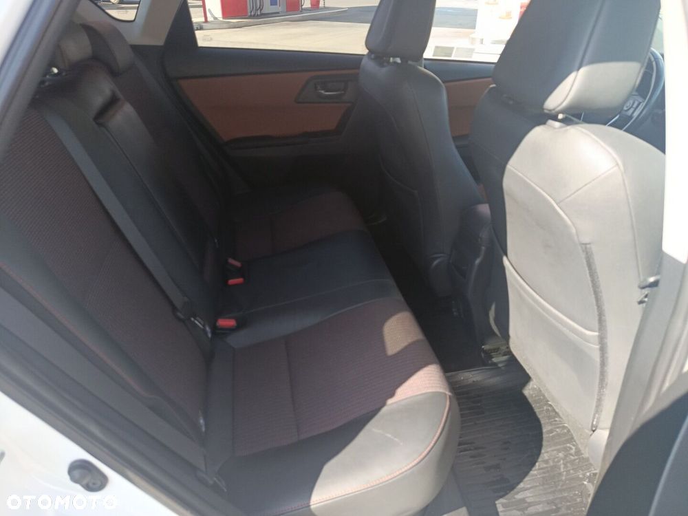 Toyota Auris - 10