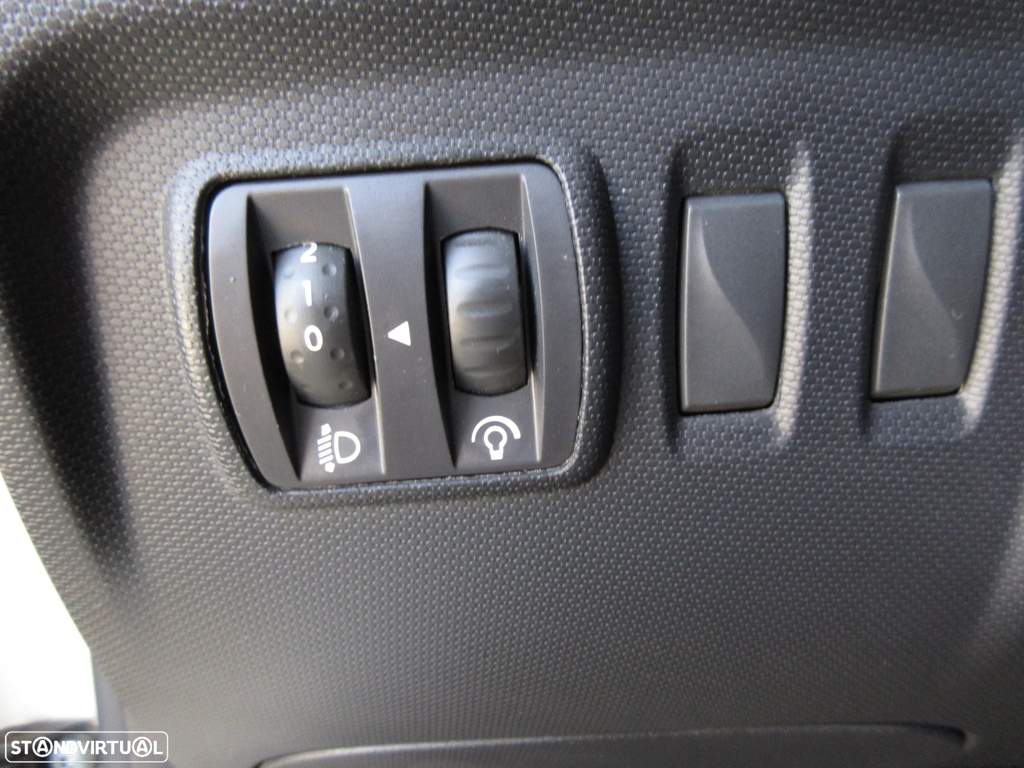 Renault Captur 1.2 TCe Exclusive EDC - 23
