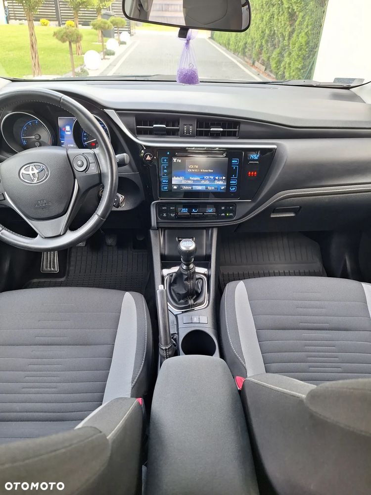 Toyota Auris 1.6 Premium Comfort - 25