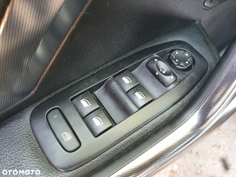 Peugeot 2008 PureTech 82 ETG5 STOP&START Allure - 21