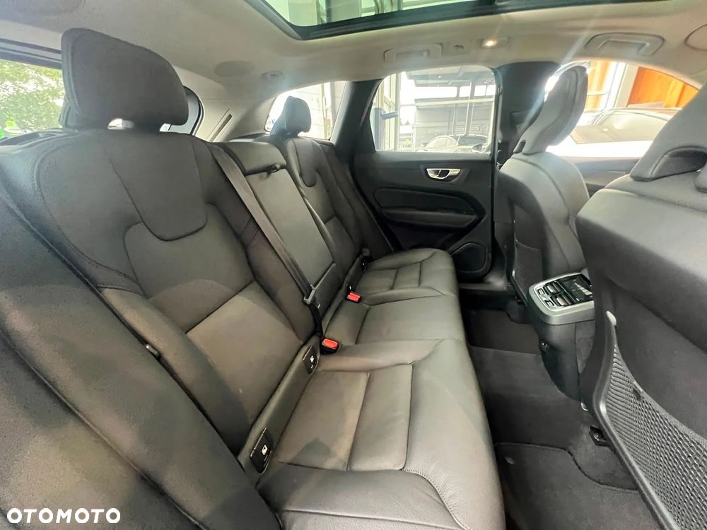 Volvo XC 60 B5 B AWD Ultimate Dark - 21