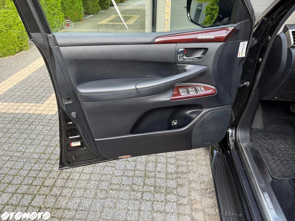 Lexus LX - 11