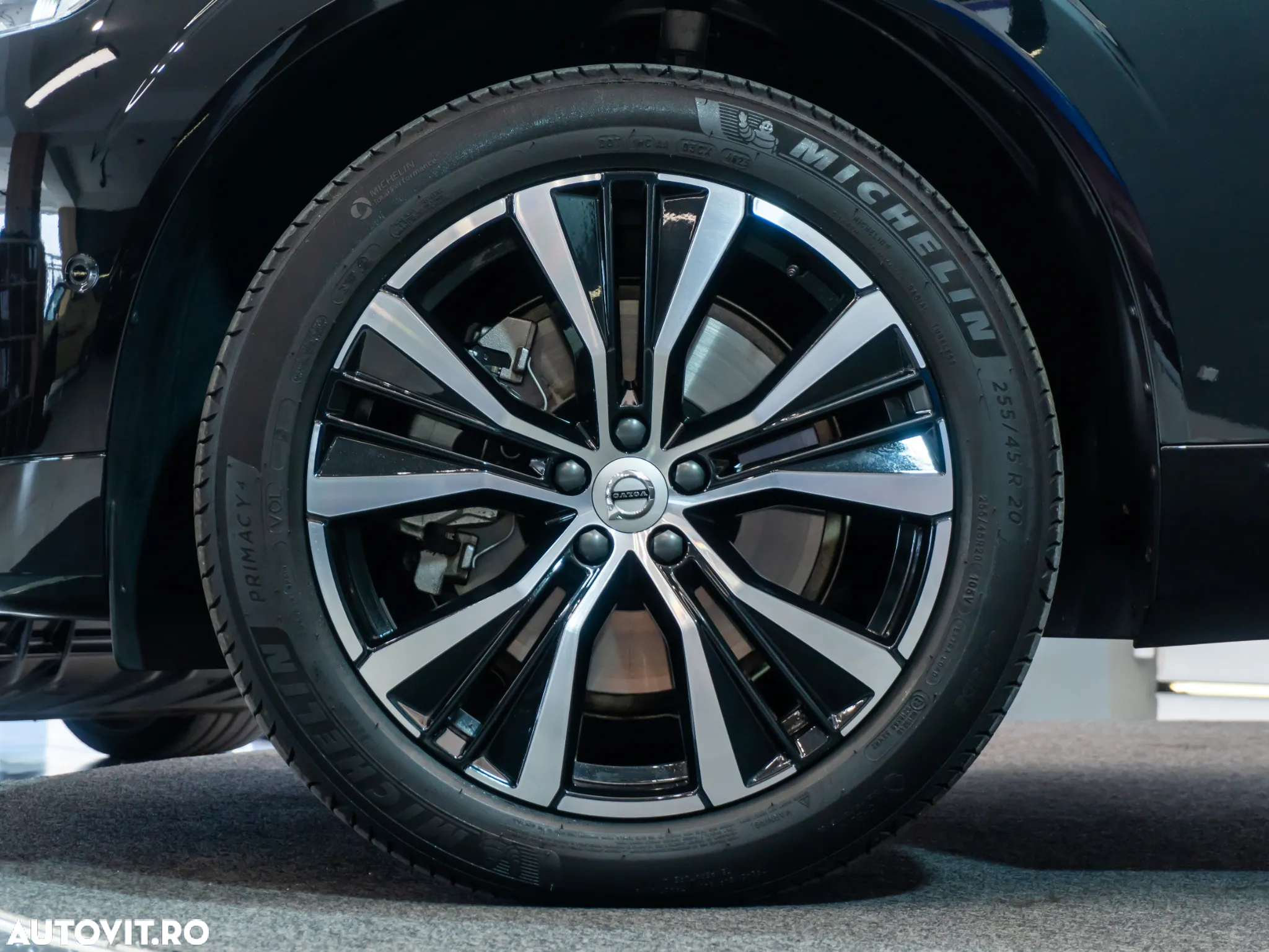 Volvo XC 60 B4 MHEV AT AWD Ultimate Dark - 15