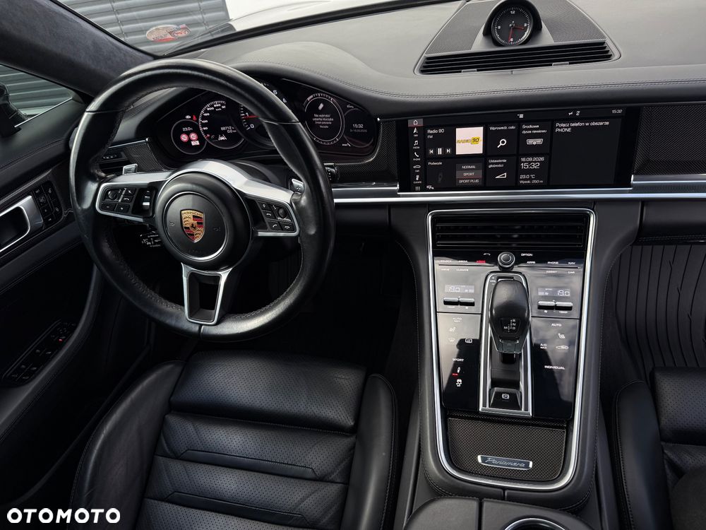 Porsche Panamera Turbo - 32