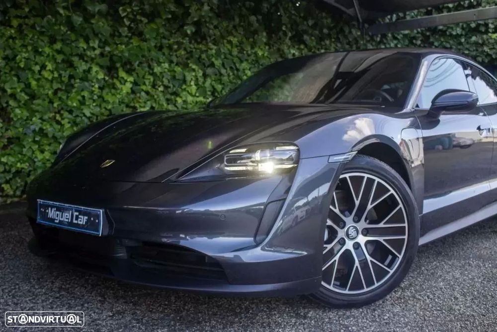 Porsche Taycan 4 Black Edition - 11