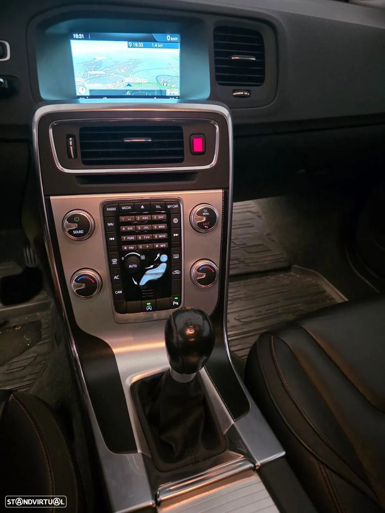 Volvo V60 1.6 D2 Momentum Eco - 8