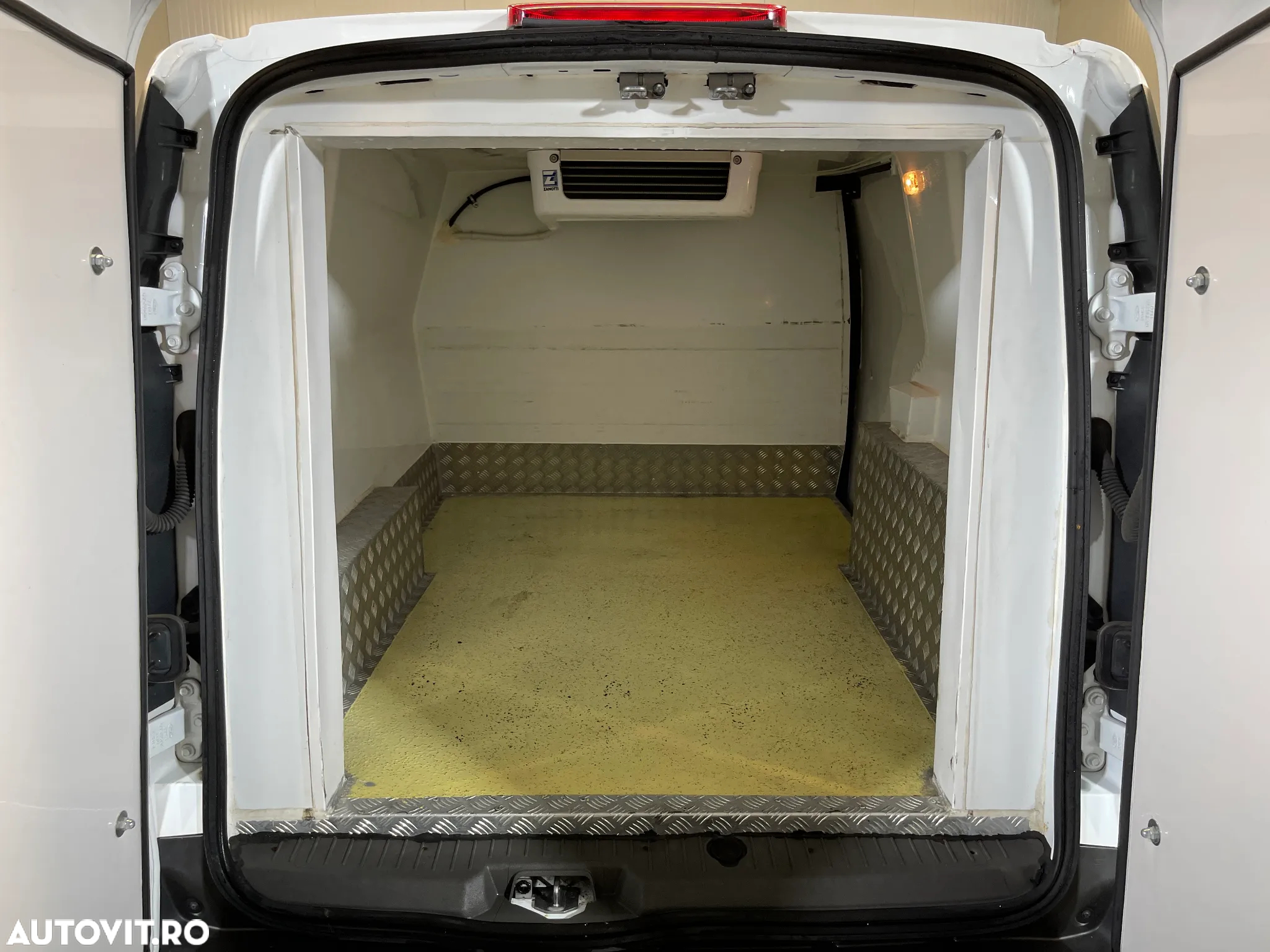 Ford Transit Connect - 9