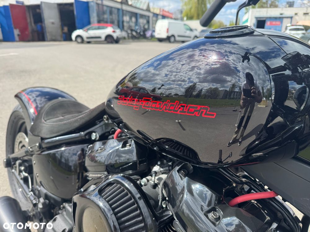 Harley-Davidson Softail Street Bob - 12