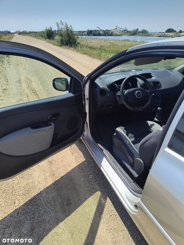 Renault Clio - 11