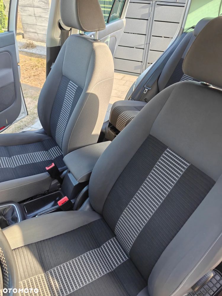 Volkswagen Golf Plus 1.9 TDI DPF United - 17