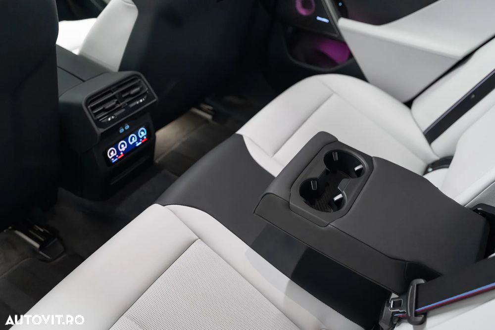BMW M5 xDrive - 31