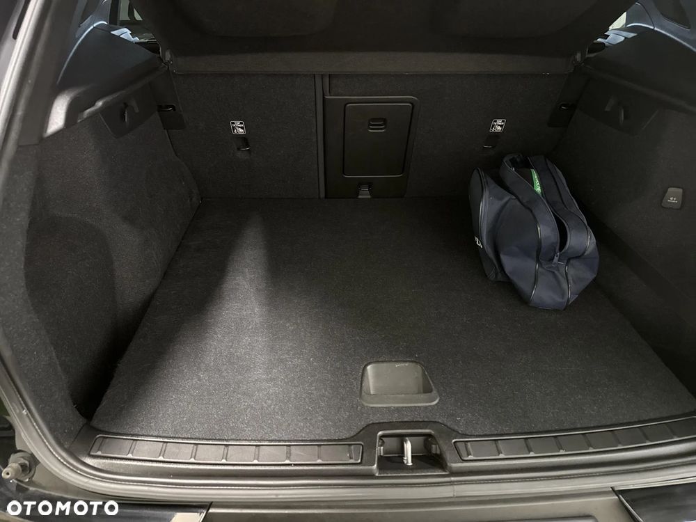 Volvo XC 40 T3 Momentum Pro - 23