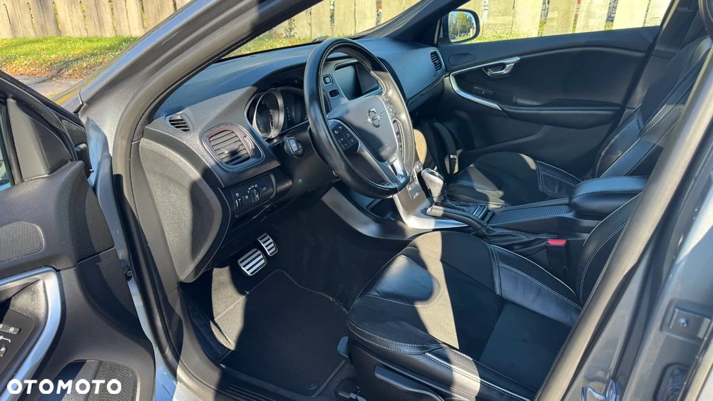 Volvo V40 D3 Geartronic RDesign - 14