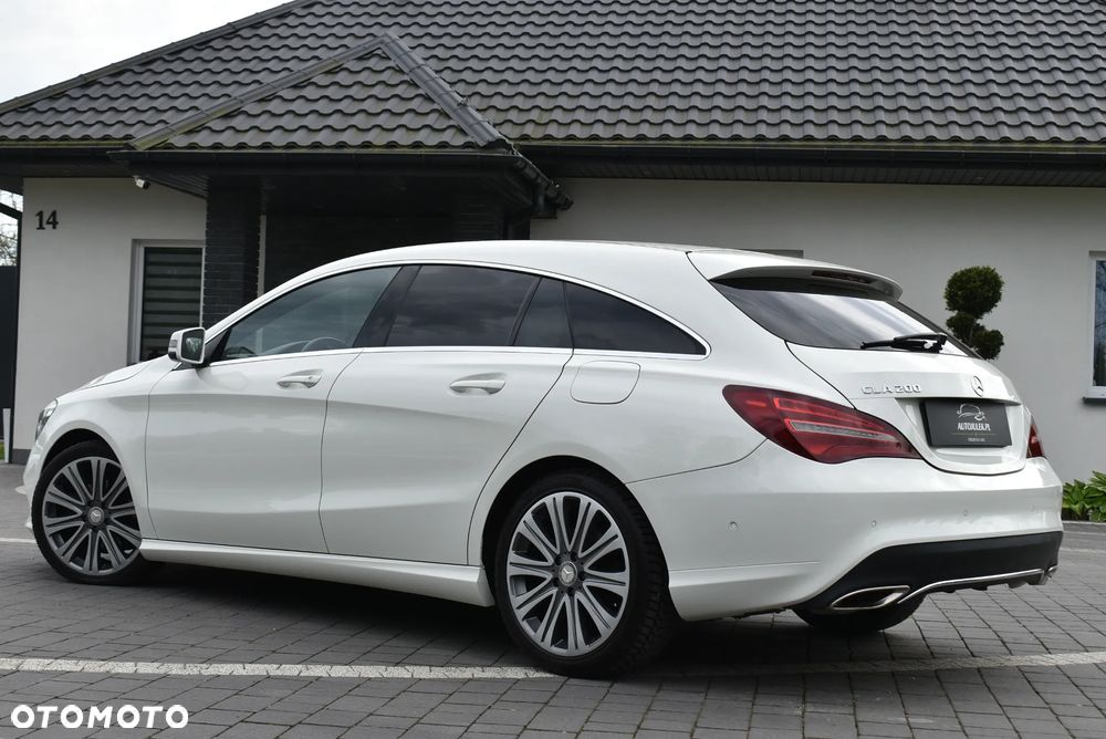 Mercedes-Benz CLA 200 7G-DCT UrbanStyle Edition - 24