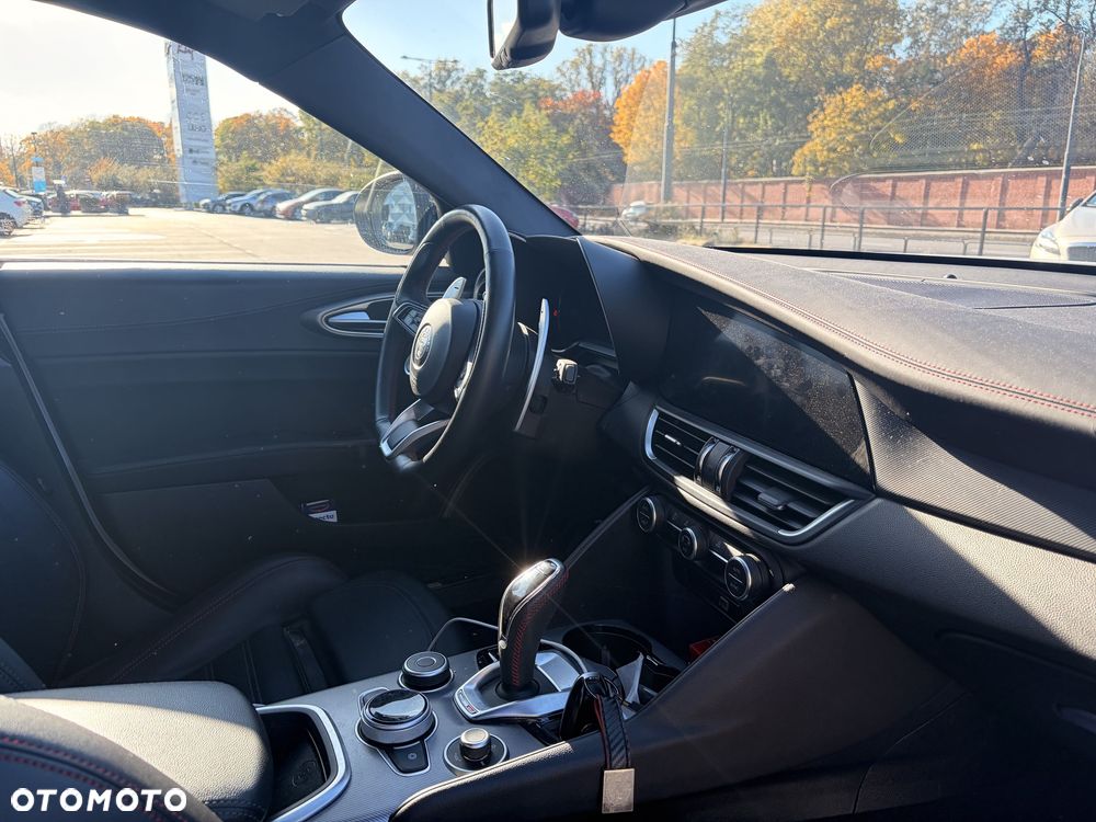 Alfa Romeo Giulia 2.0 Turbo Competizione Q4 - 11