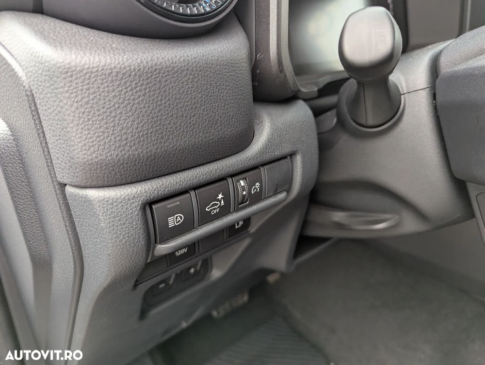 Toyota Land Cruiser 300 - 10