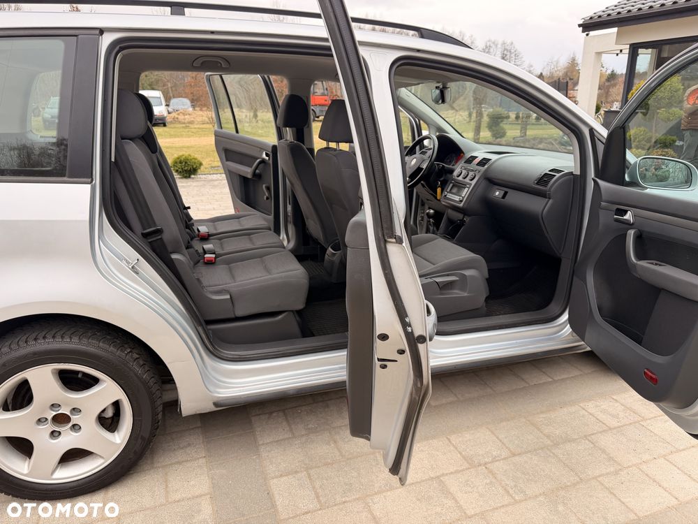 Volkswagen Touran - 5