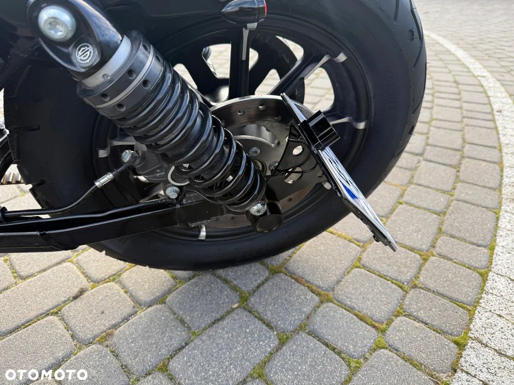 Harley-Davidson Sportster Iron 883 - 15