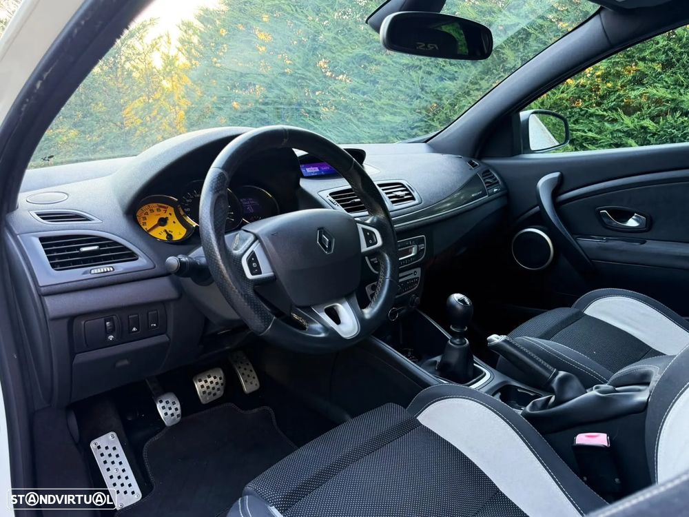 Renault Mégane 2.0 T 16V F1 Team R-26 - 17