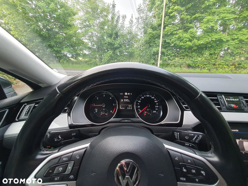Volkswagen Passat 2.0 TDI SCR DSG Business - 13