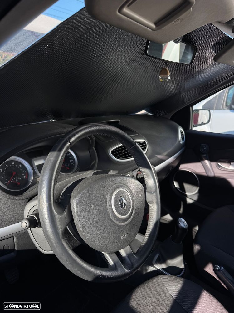 Renault Clio 2007 photo 4