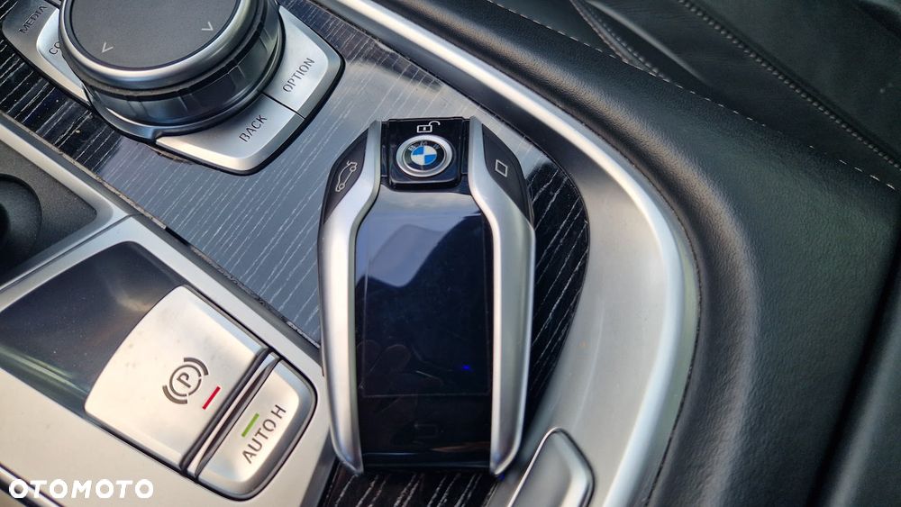 BMW Seria 7 730d xDrive mHEV - 14