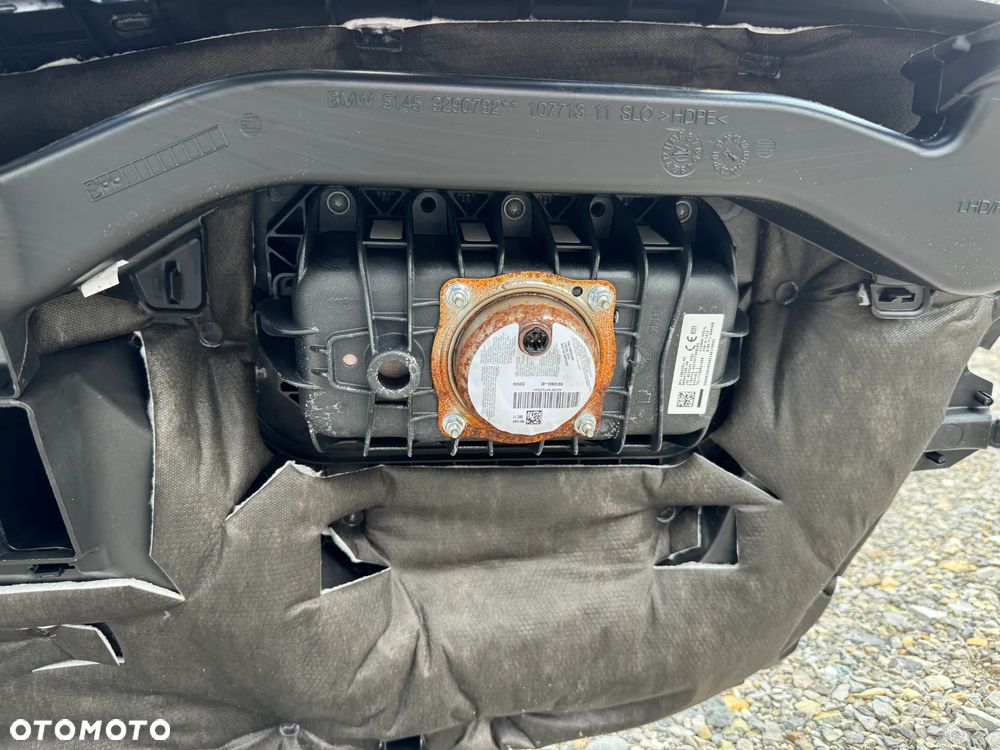 DESKA KONSOLA KOKPIT PODUSZKA PASY BMW F45 F46 ORYGINALNA - 16