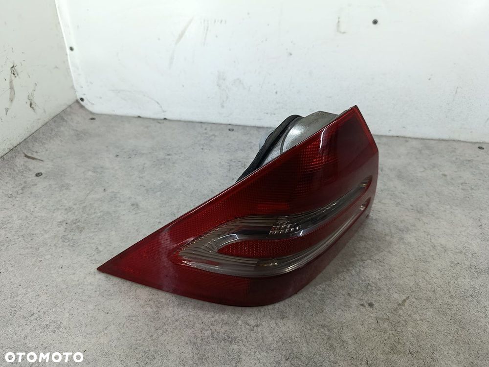 LAMPA TYLNA LEWA MERCEDES-BENZ KLASA C W203 - 2