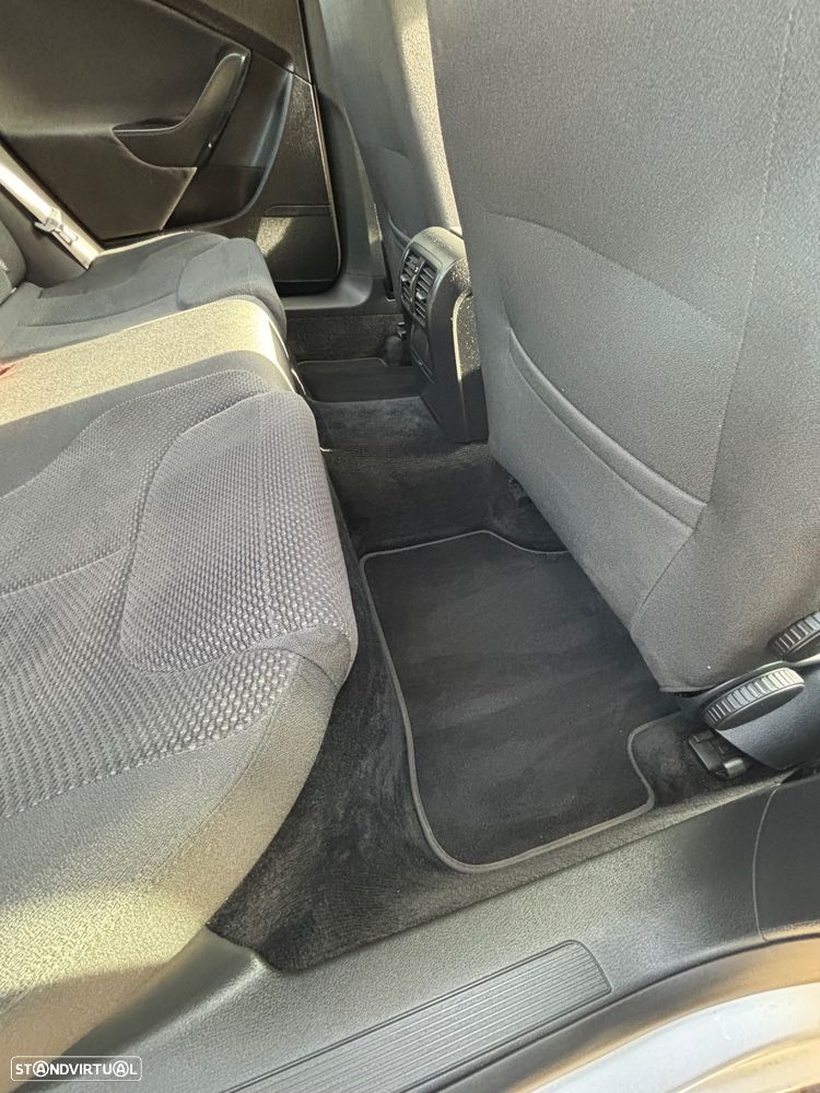 VW Passat 2.0 TDI Confortline - 17