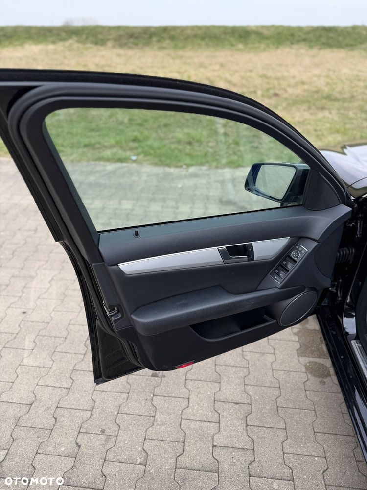 Mercedes-Benz Klasa C 180 (BlueEFFICIENCY) 7G-TRONIC Avantgarde - 18