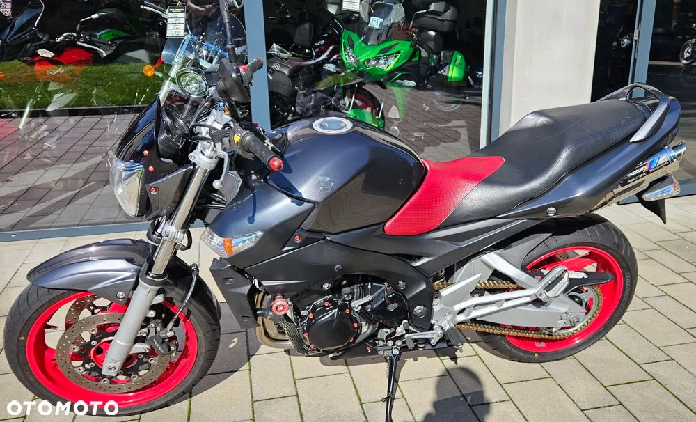 Suzuki GSR - 3