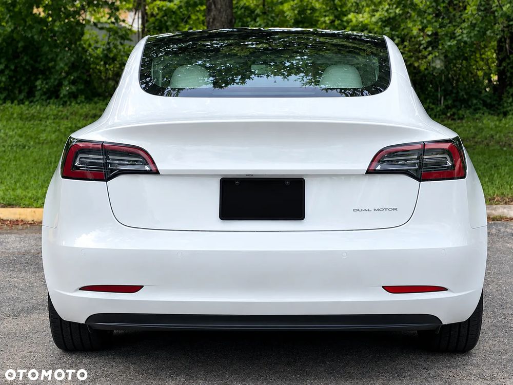 Tesla Model 3 - 8
