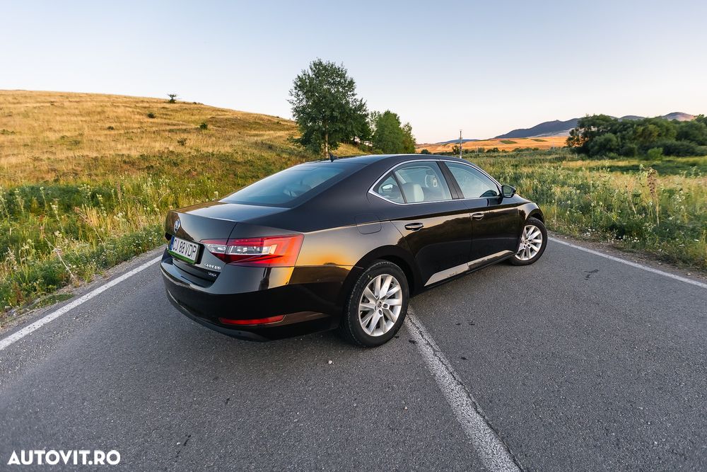 Skoda Superb 2.0 TDI DSG 4X4 Style - 5