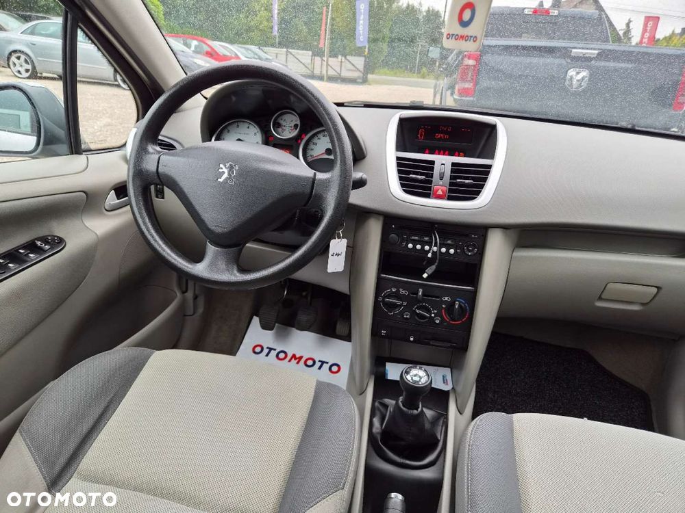 Peugeot 207 - 25